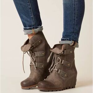 Sorel Women’s Joan of Arctic Leather Olive Lace-Up Wedge Boots, Size 10